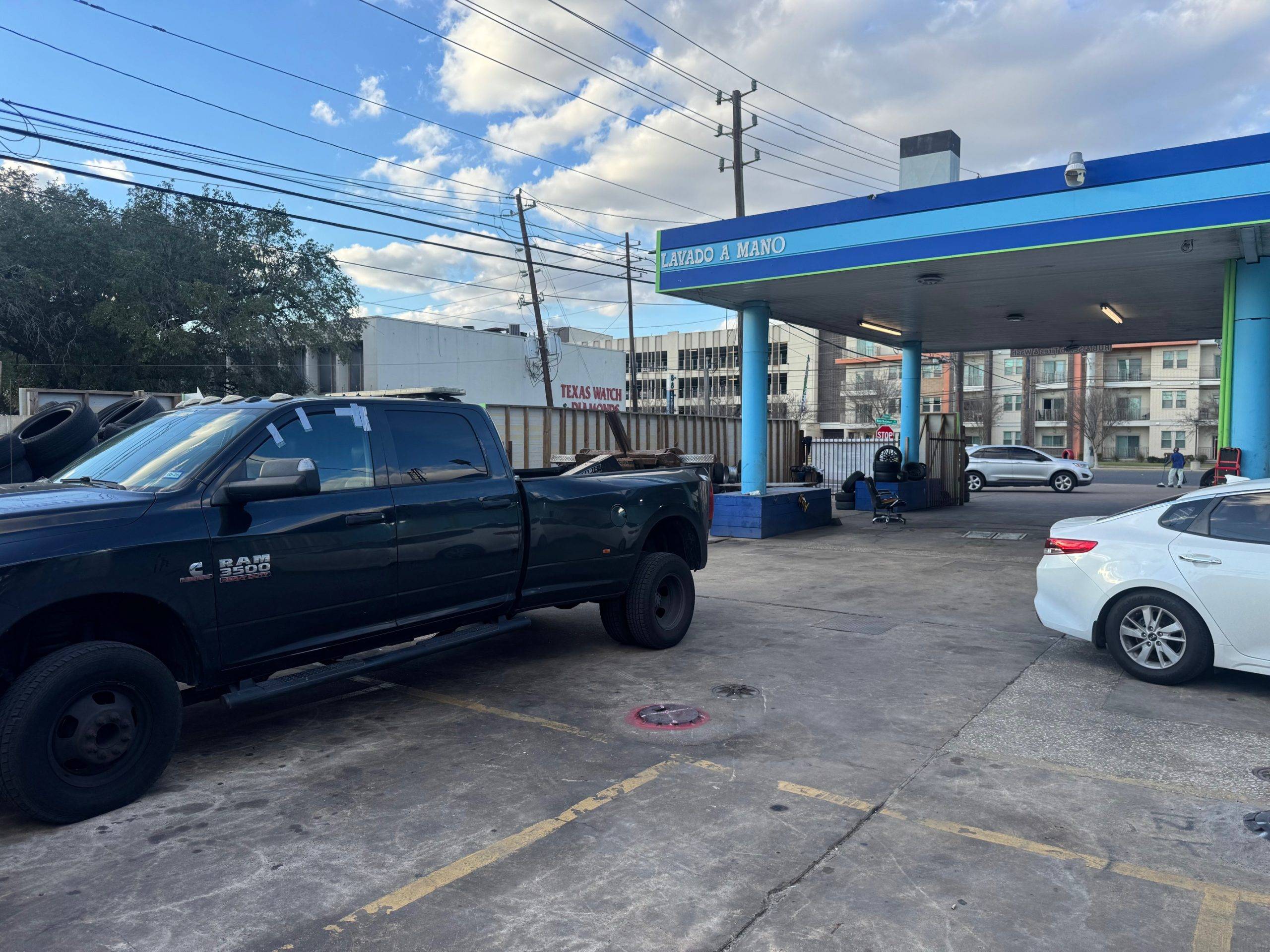 Rub’n Scrub Tire And Wash (2)